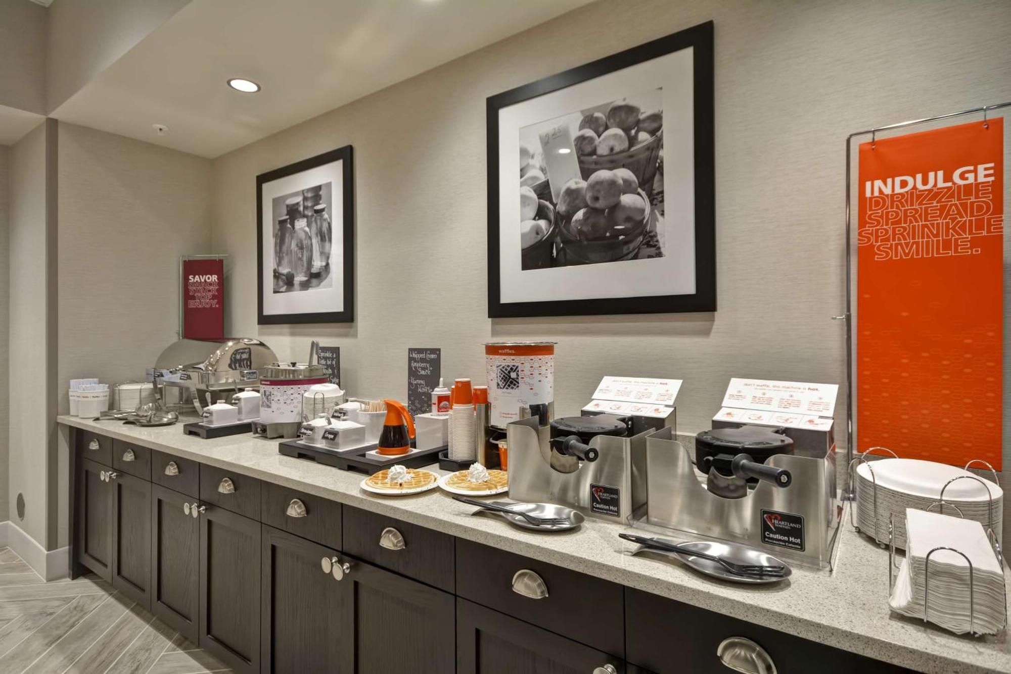 Hampton Inn Livonia Detroit Exterior photo